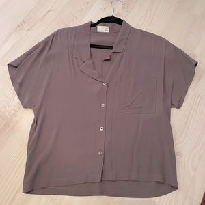 Aritzia cropped dark gray shirt